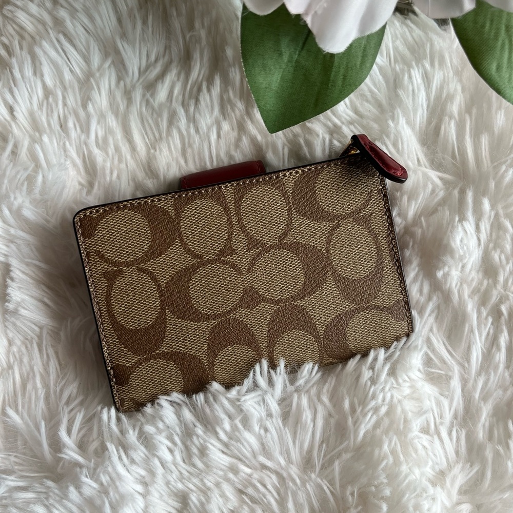 NWT Coach Cherry Red and Brown Signature medium corner zip Wallet - Picture 2 of 11
